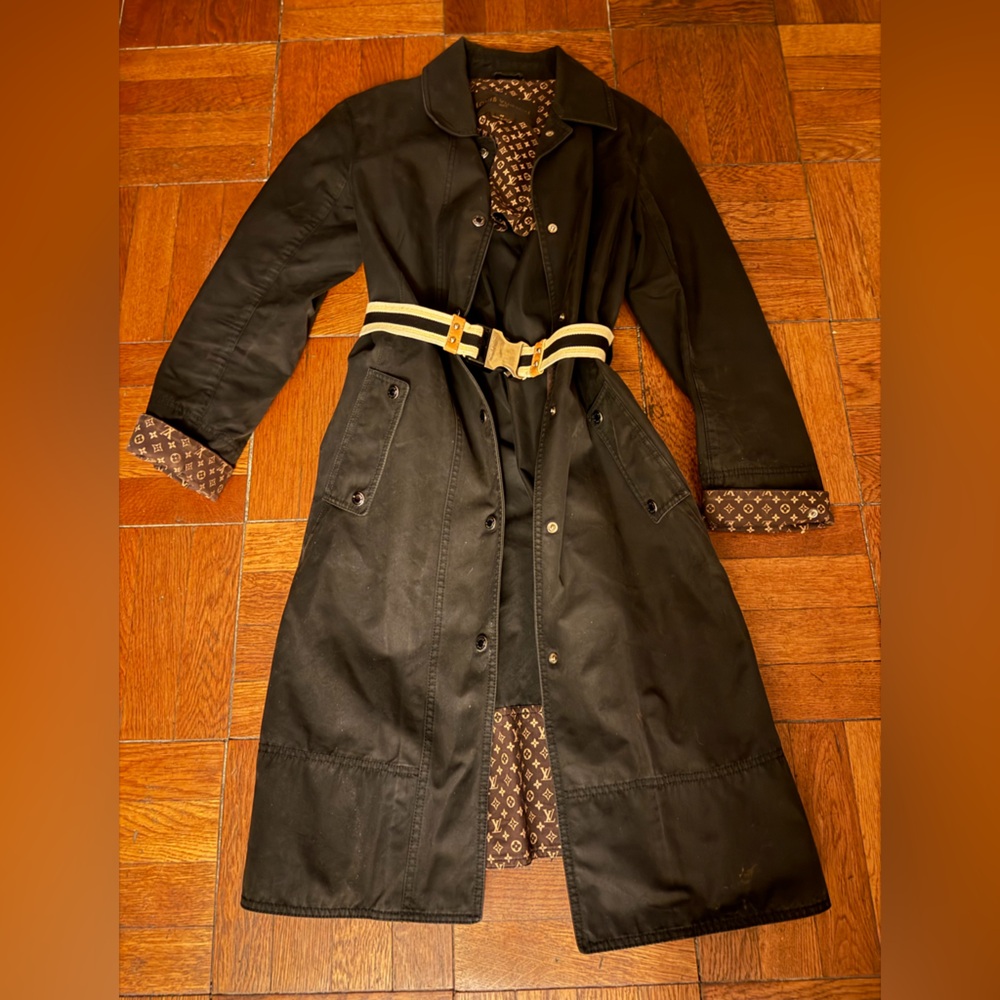 Authentic Louis Vuitton Black Trench Coat with Monogram Print  Trim size 38